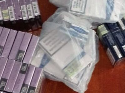 Poliţiştii locali Sector 6 au prins un tânăr care vindea ţigări de contrabandă în Crângaşi